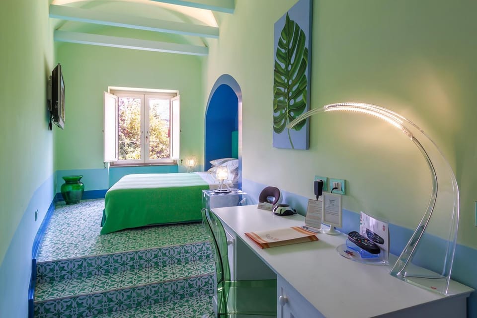 Day, Photo of the whole room