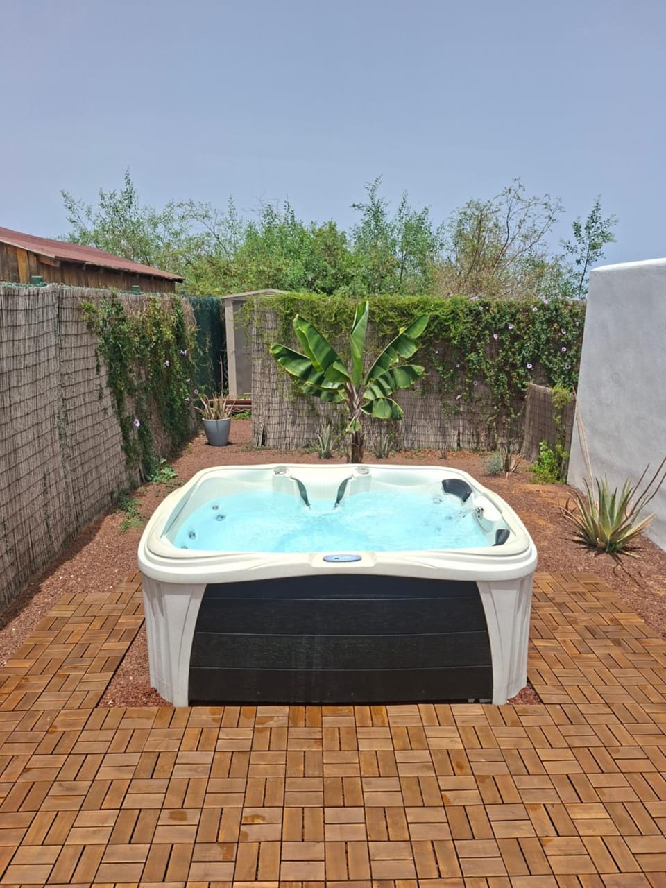 Villa Elisa whit heated pool and Jacuzzi House in Maxorata