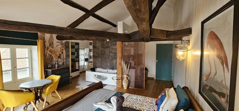 Grand studio romantique avec air climatisé Apartment in Nouvelle-Aquitaine