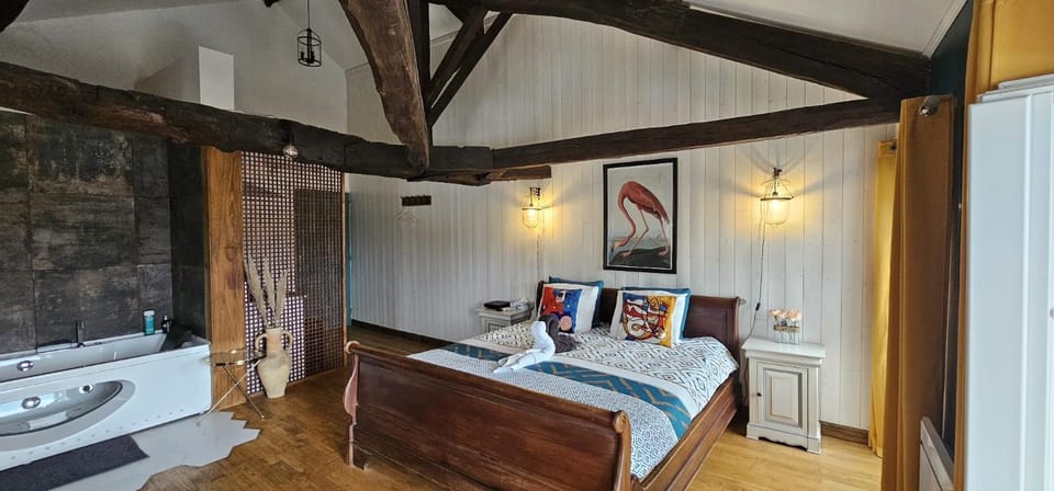 Grand studio romantique avec air climatisé Apartment in Nouvelle-Aquitaine