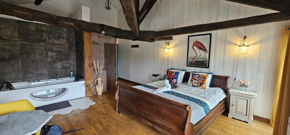 Grand studio romantique avec air climatisé Apartment in Nouvelle-Aquitaine