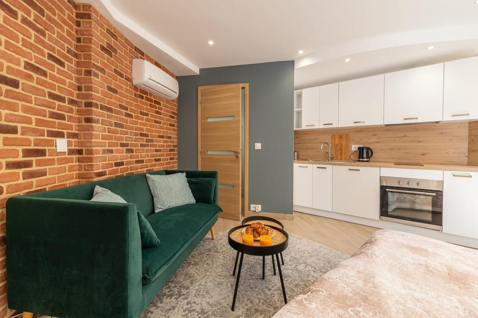 Seating area, Dining area, kitchen