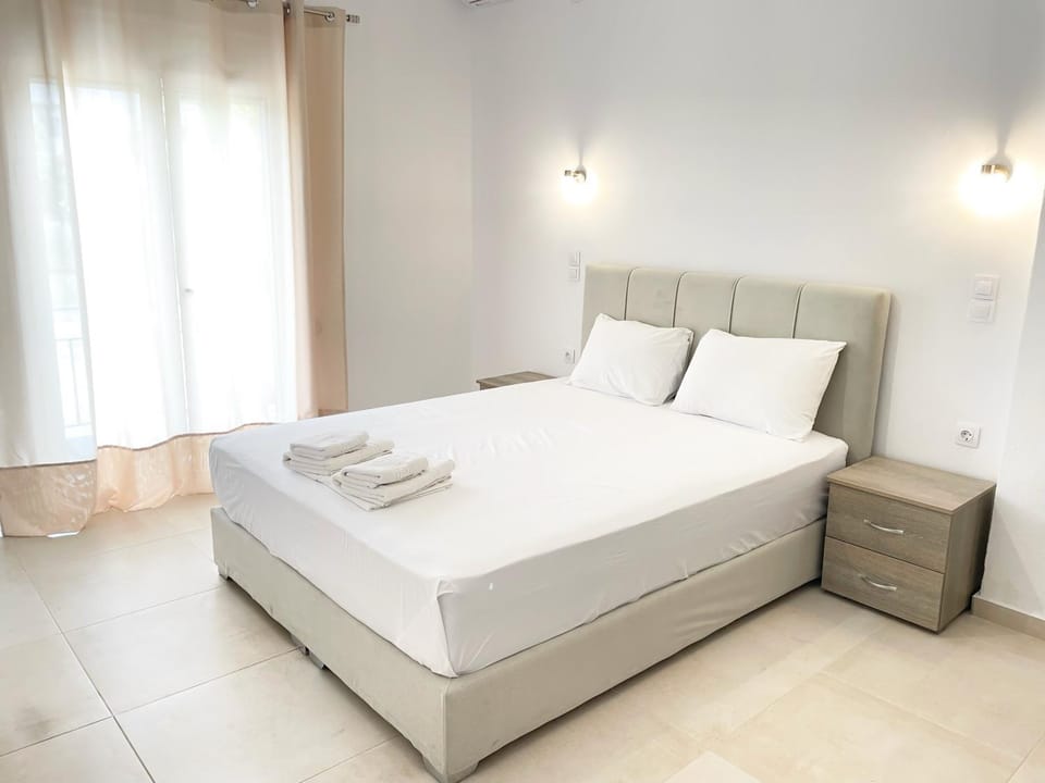 Bed, towels