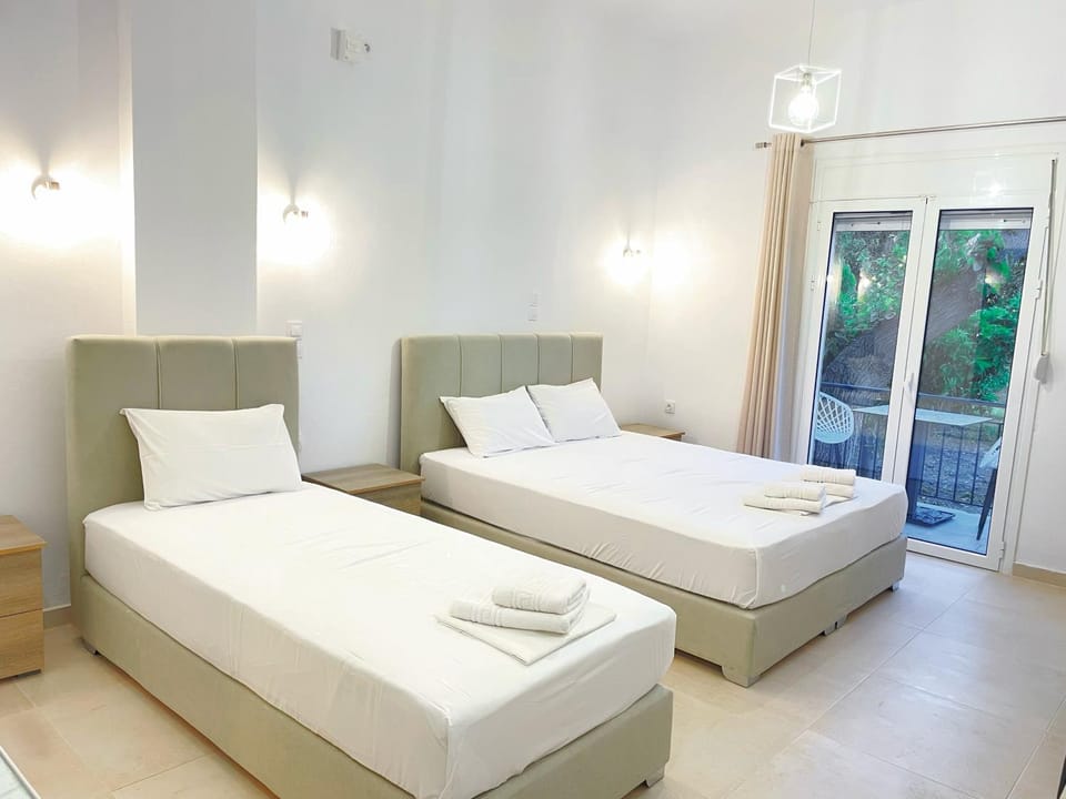 Bed, Bedroom, towels