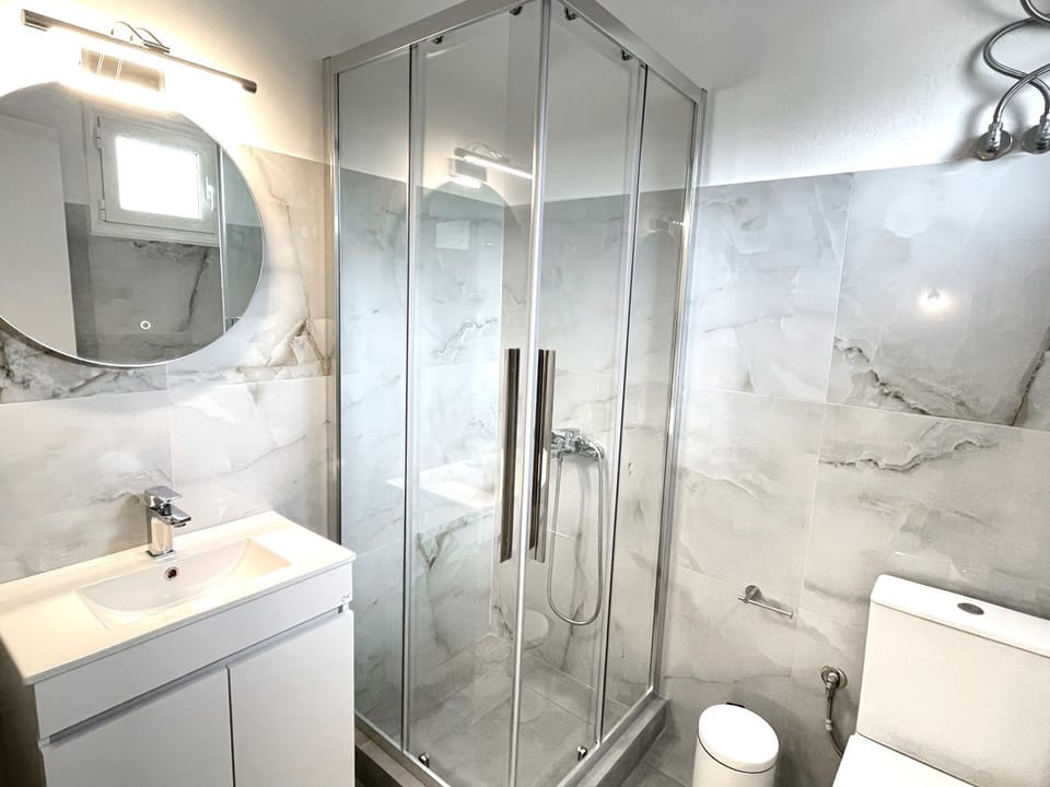 Shower, Toilet, Bathroom
