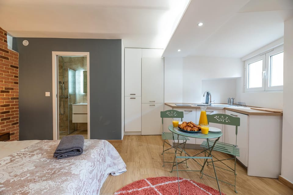 Dining area, kitchen