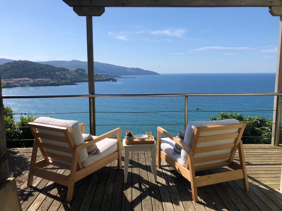 Adosado en la costa con excelentes vistas al estuario de Urdaibai House in Basque Country