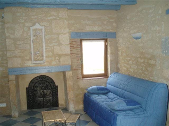 AUX PETITES PIERRES DE PEYROUSSELLE House in Montignac