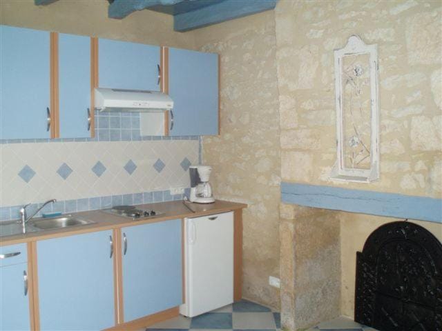 AUX PETITES PIERRES DE PEYROUSSELLE House in Montignac