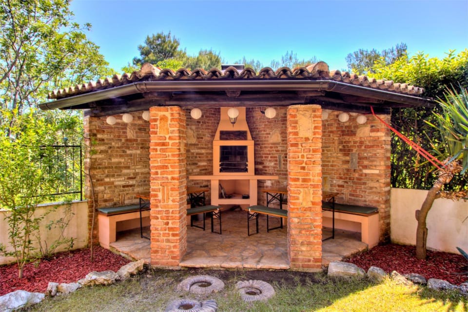 Patio, BBQ facilities, Garden, Lunch, Dinner