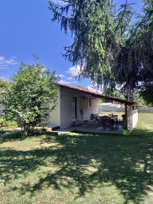 Chez Chapelle in the heart of the Gascony with pool, pets welcome! Apartment in Auch