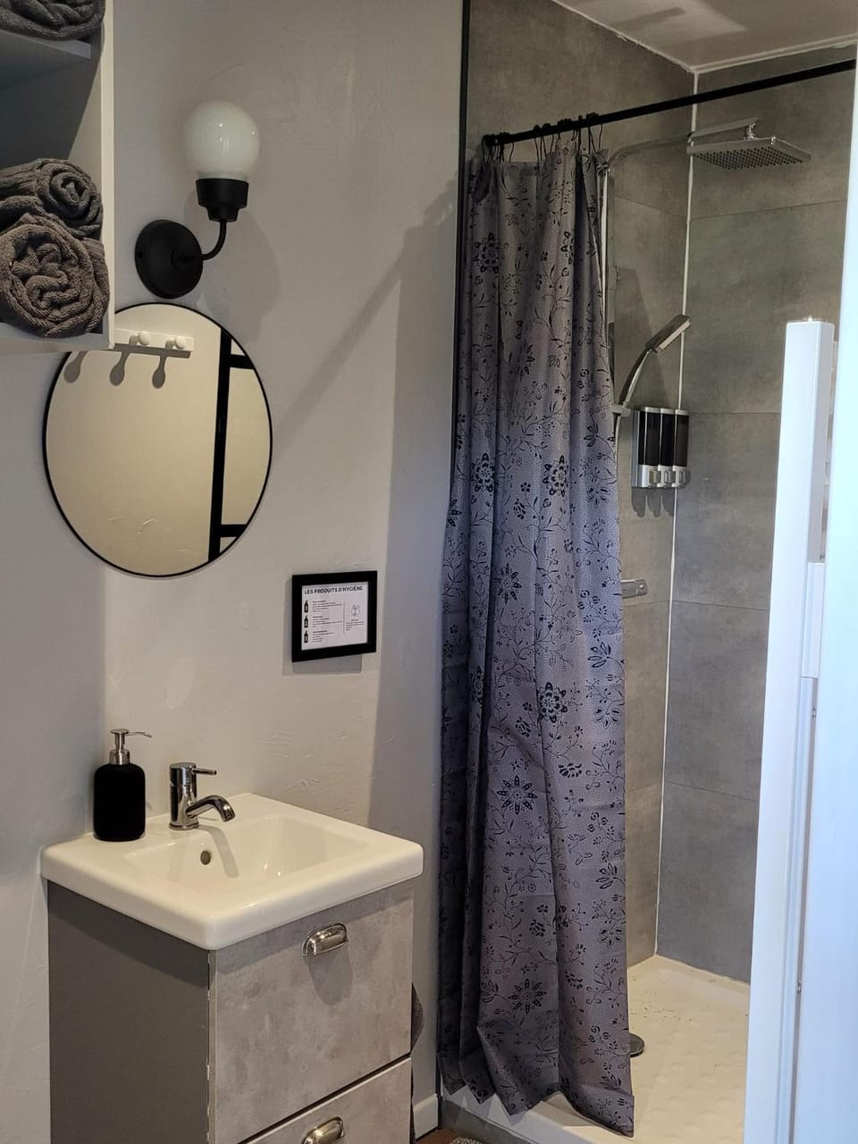 Shower, Bathroom, towels