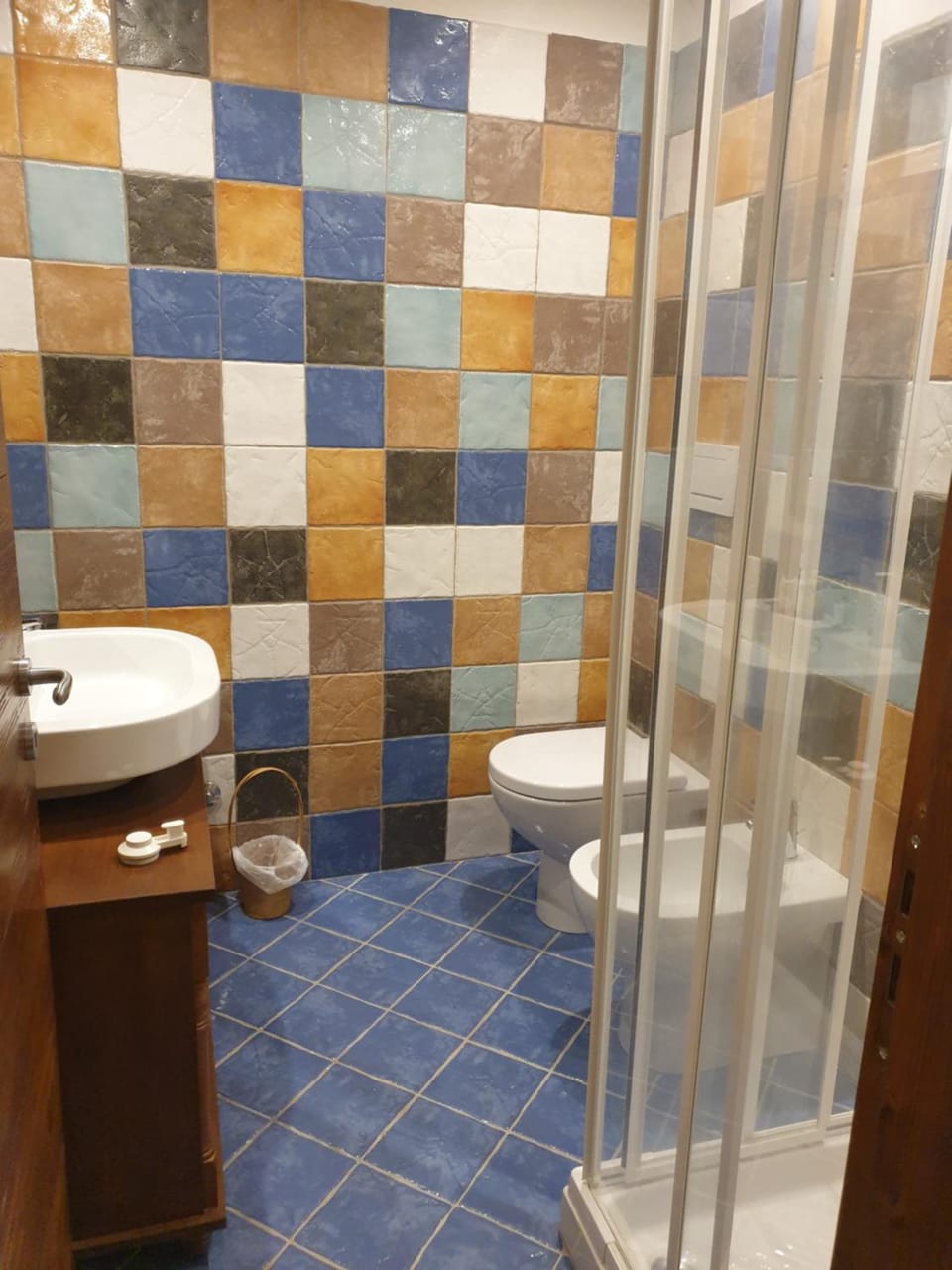 Bathroom, Quiet street view