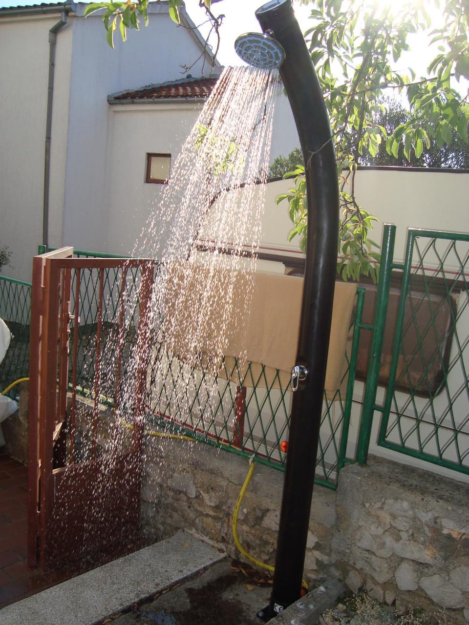 Shower, Facade/entrance
