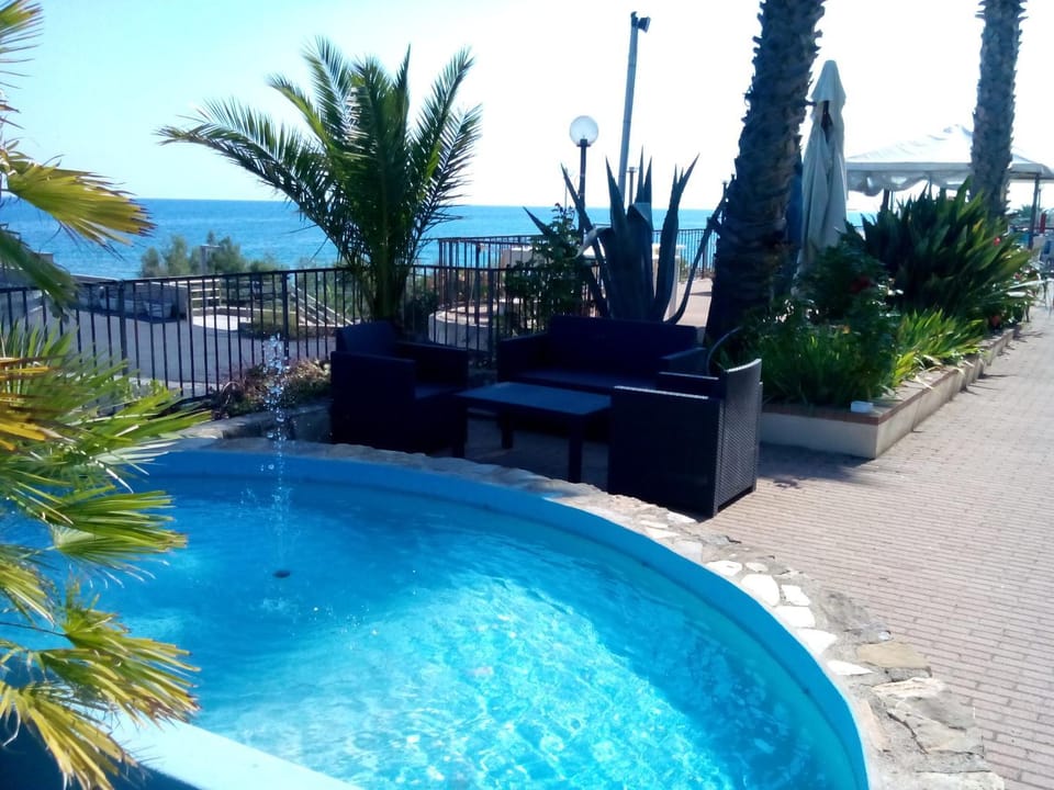 Garden view, Sea view