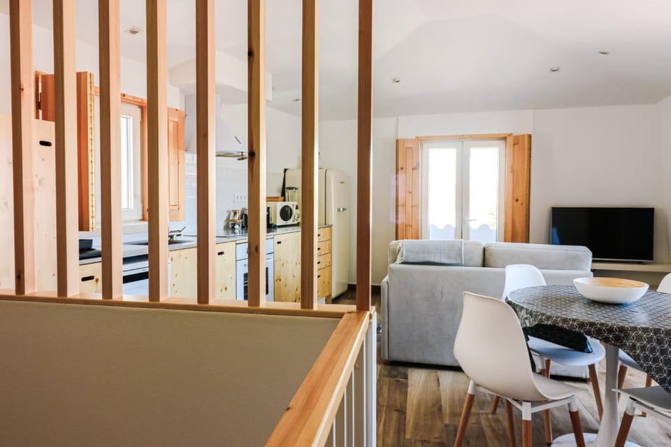 Kitchen or kitchenette, Living room, Seating area, Dining area