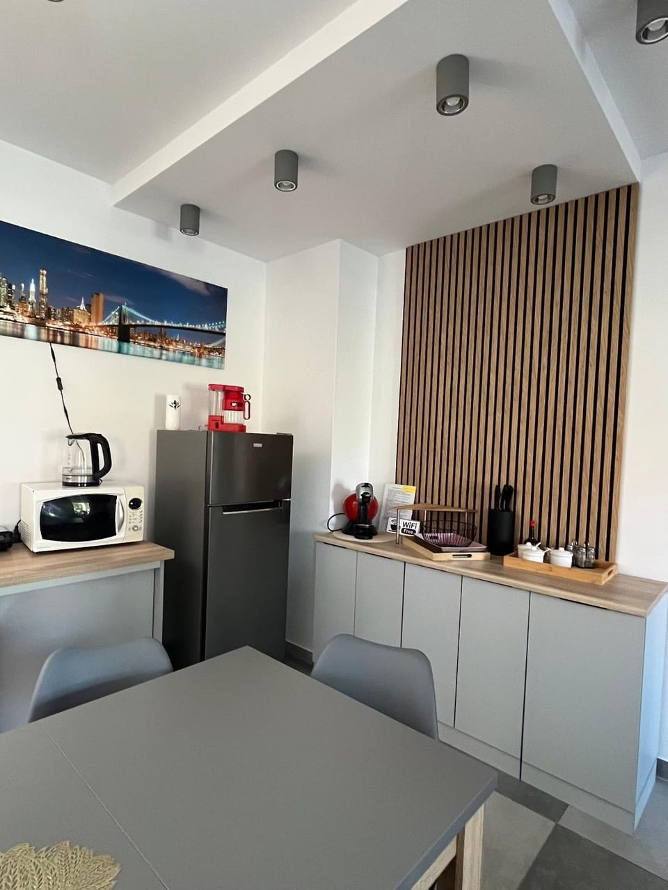 Kitchen or kitchenette, Dining area