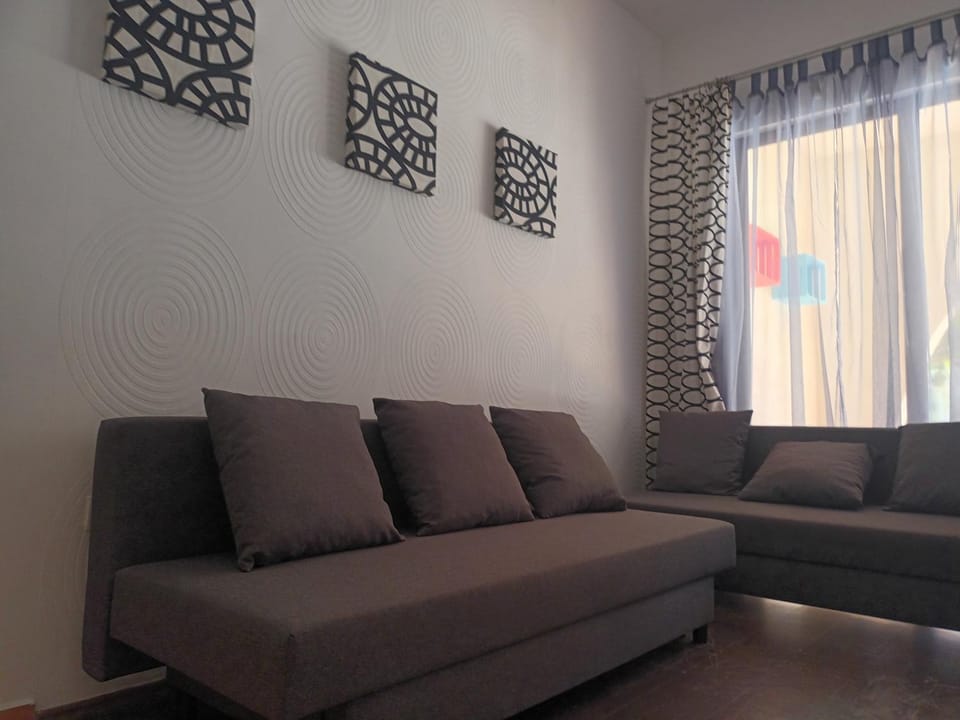 Photo of the whole room, Decorative detail