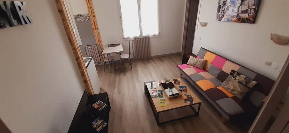 Communal lounge/ TV room, TV and multimedia, Living room, Seating area, Dining area