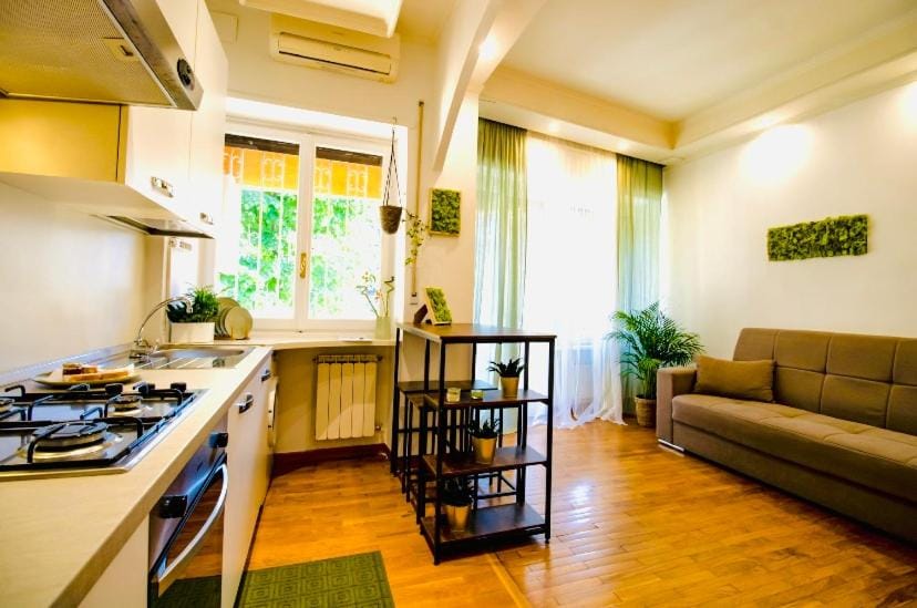 Kitchen or kitchenette, Living room, Dining area, pet friendly, stove, air conditioner