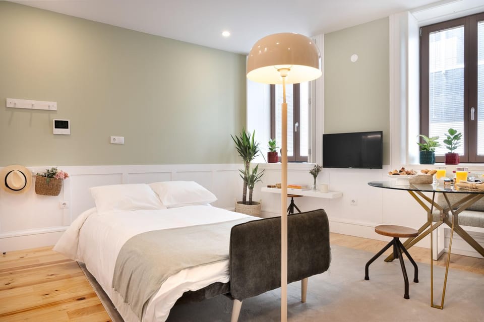 Bed, Seating area