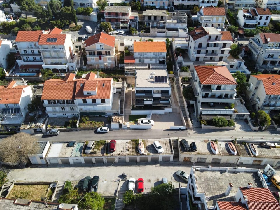Property building, Day, Neighbourhood, Bird's eye view, Street view, Location, Parking
