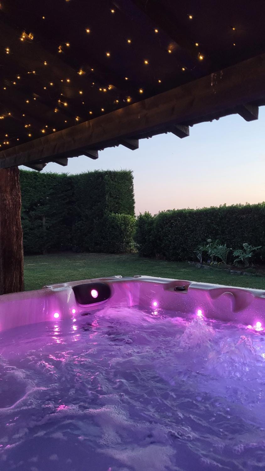 Hot Tub, Spa and wellness centre/facilities
