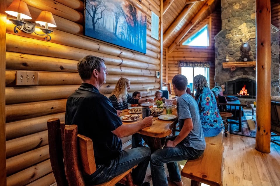 People, Living room, Seating area, Dining area, Food, Drinks, group of guests