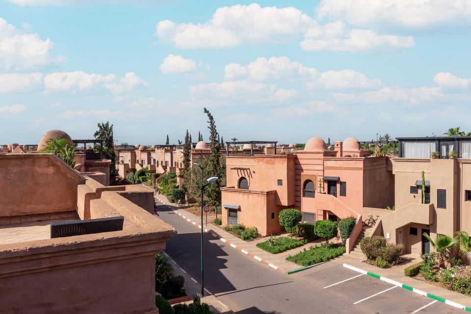 Property building, Day, Neighbourhood, City view, Street view, Quiet street view