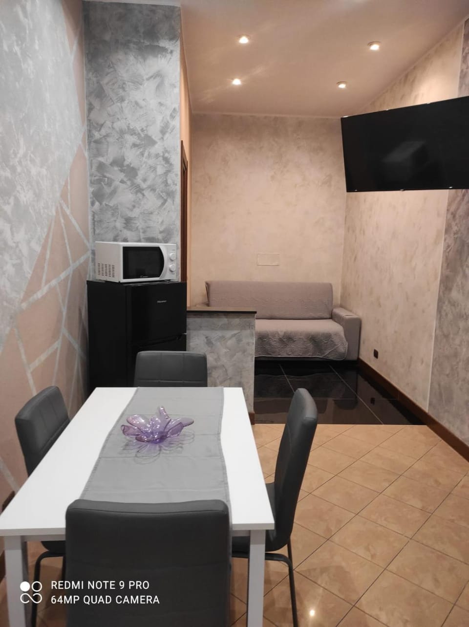 Kitchen or kitchenette, Seating area, Dining area
