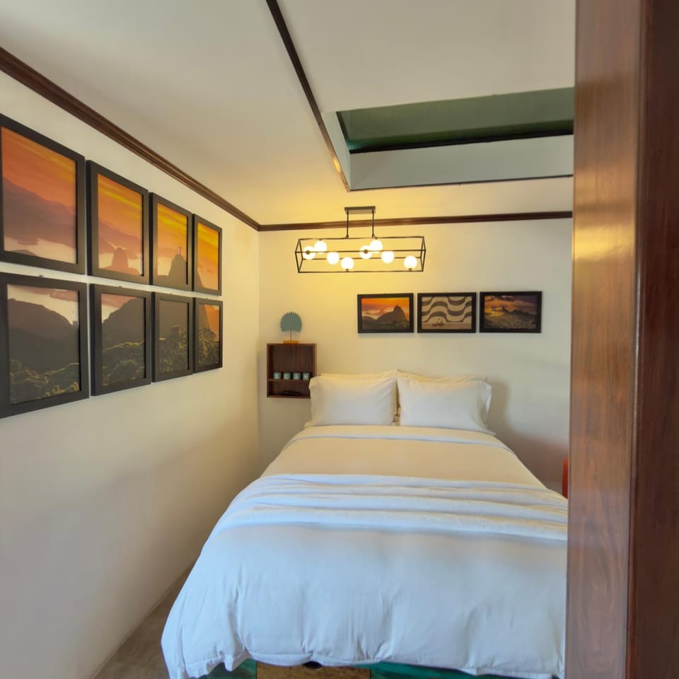 Bed, Photo of the whole room, Decorative detail, Bedroom