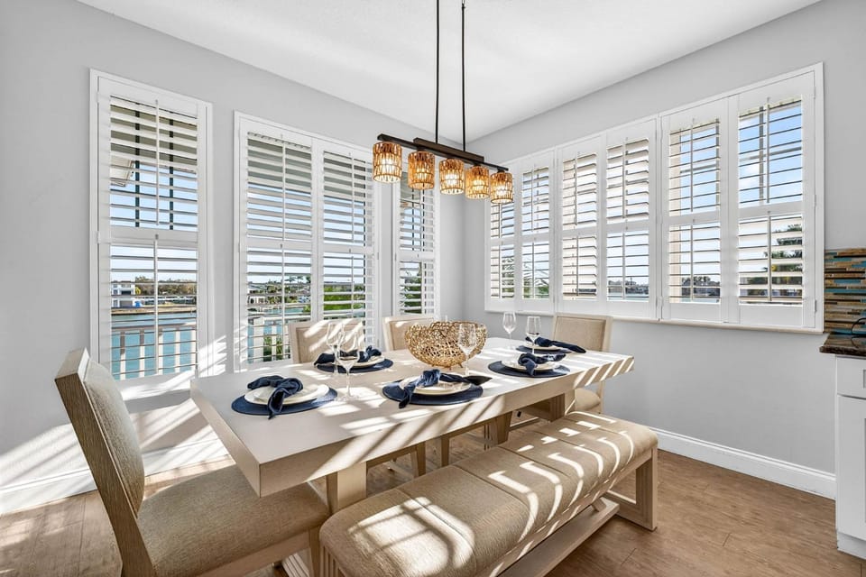 Treasure Trove Waterfront Haven Apartment in Treasure Island