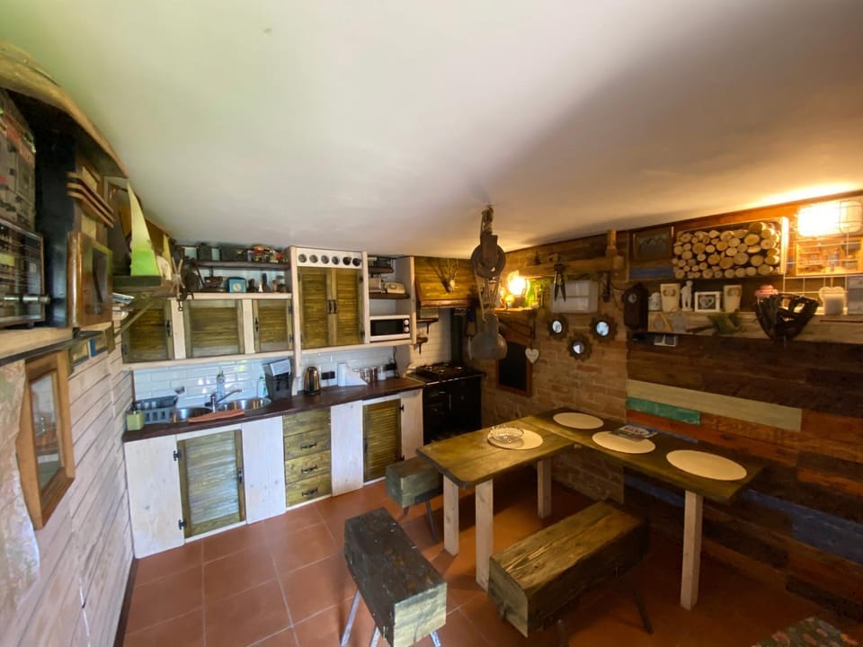 Dining area, kitchen