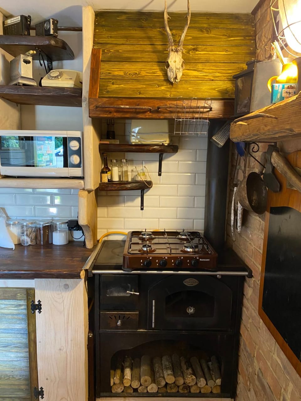 Kitchen or kitchenette, Communal kitchen