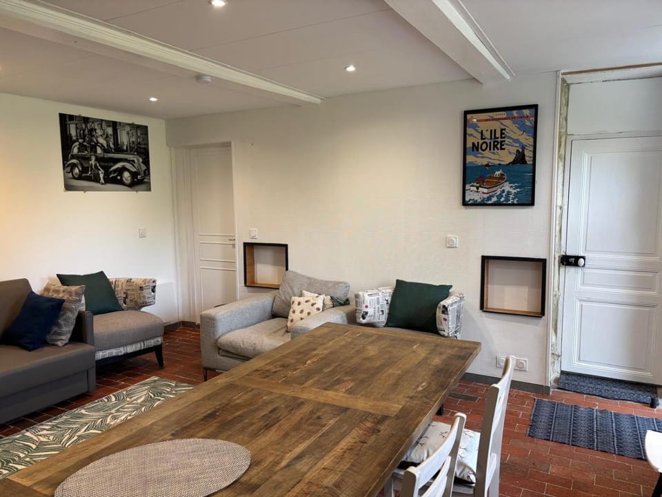 Comfortable house for 4 guests in Saint-Côme-du-Mont House in Normandy