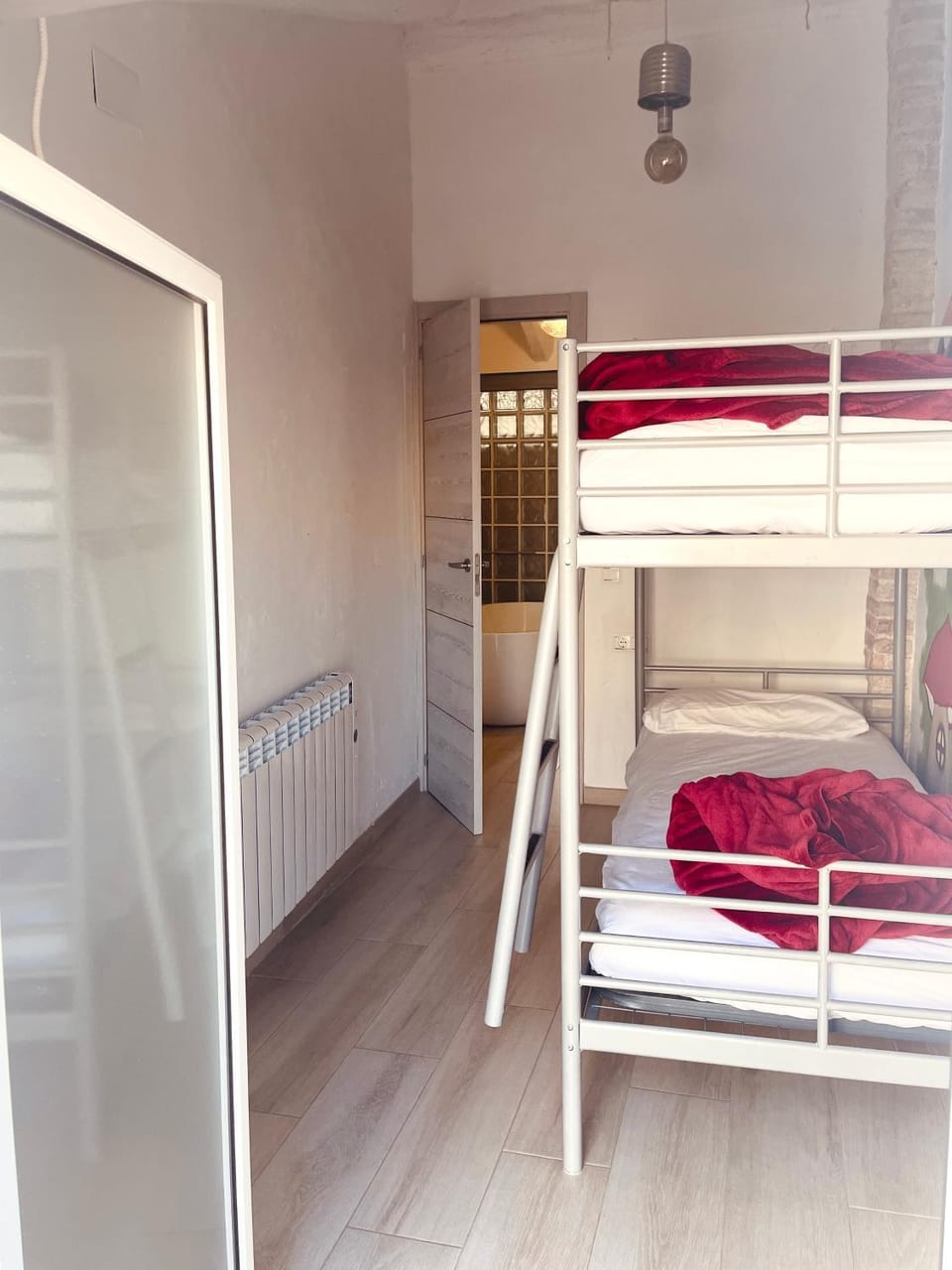 Bedroom, bunk bed