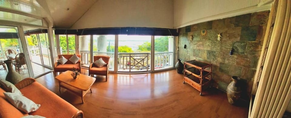 Beachfront penthouse with panoramic ocean view Apartment in Grand Baie