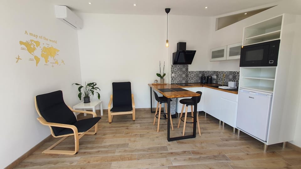 TV and multimedia, Seating area, kitchen