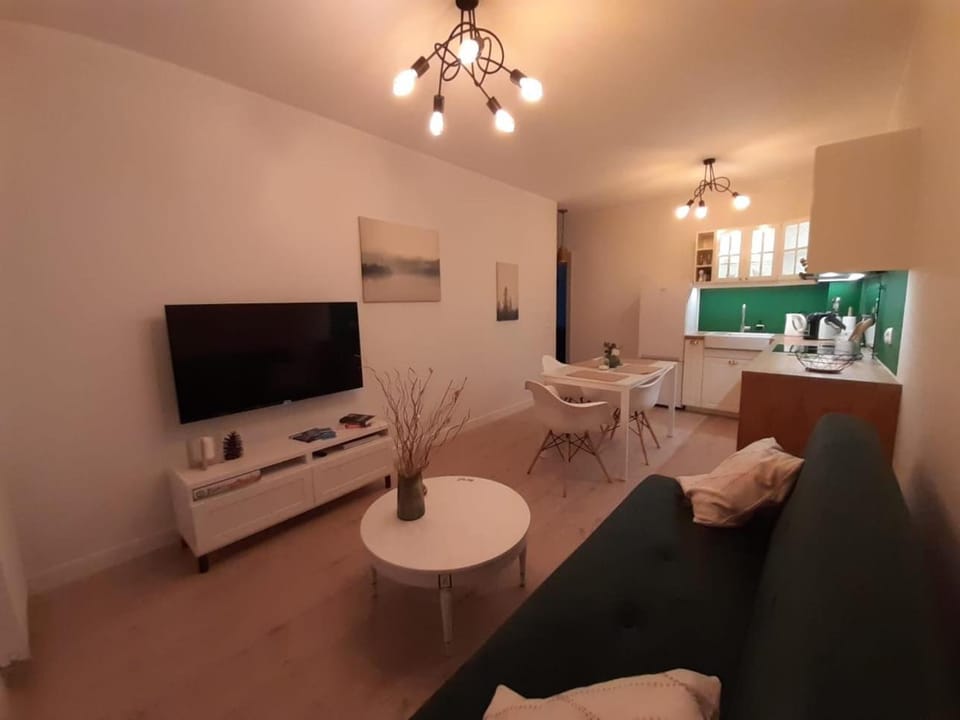 TV and multimedia, Living room, Seating area, Dining area, kitchen