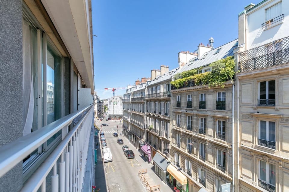 Studio Élysées Apartment in Paris