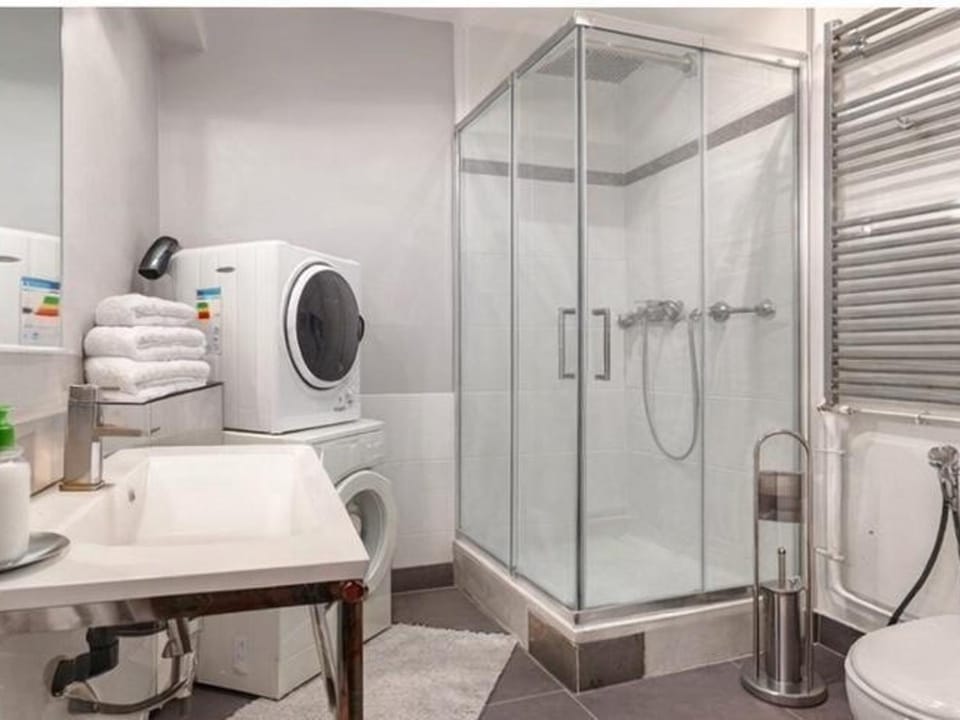 Studio Élysées Apartment in Paris