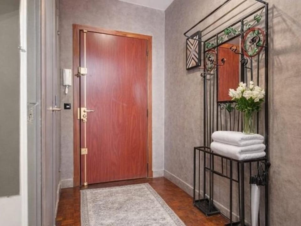 Studio Élysées Apartment in Paris