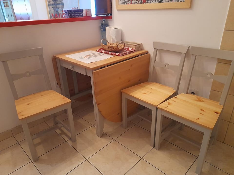 Dining area, kitchen