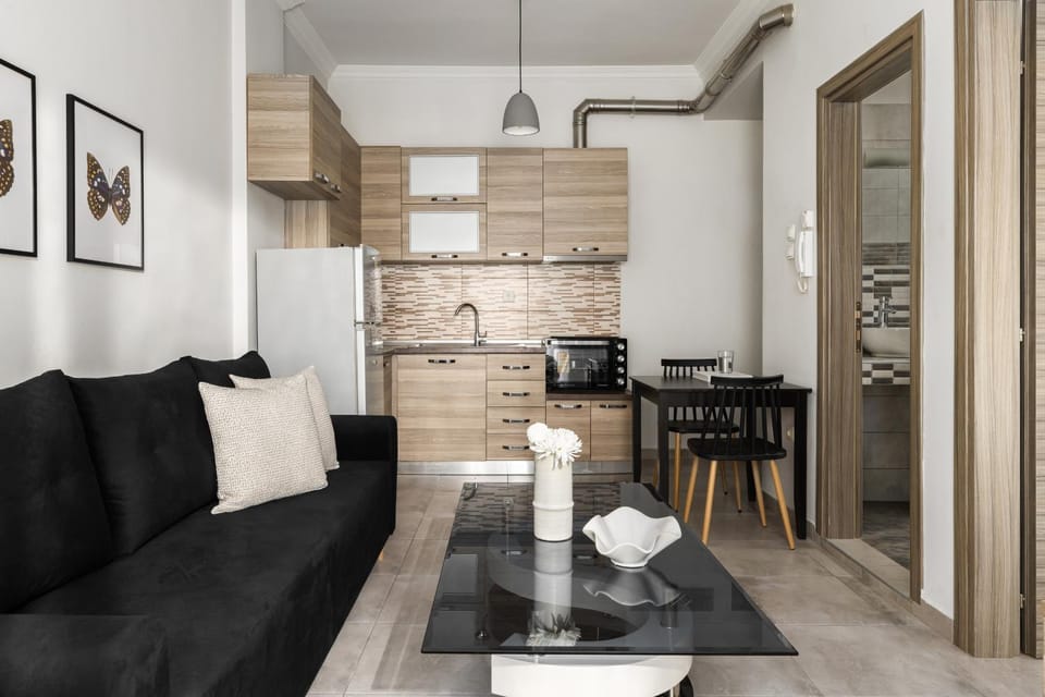 Kitchen or kitchenette, Living room, Seating area, Dining area