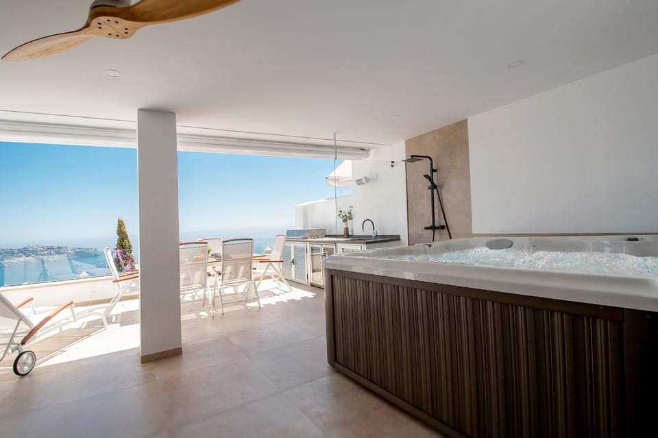 Hot Tub, Balcony/Terrace, Sea view