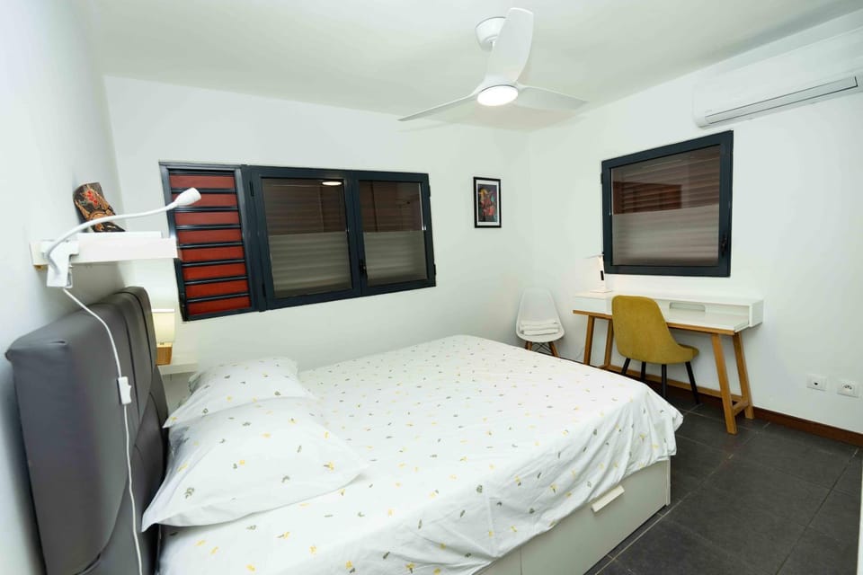 Bed, Bedroom, air conditioner