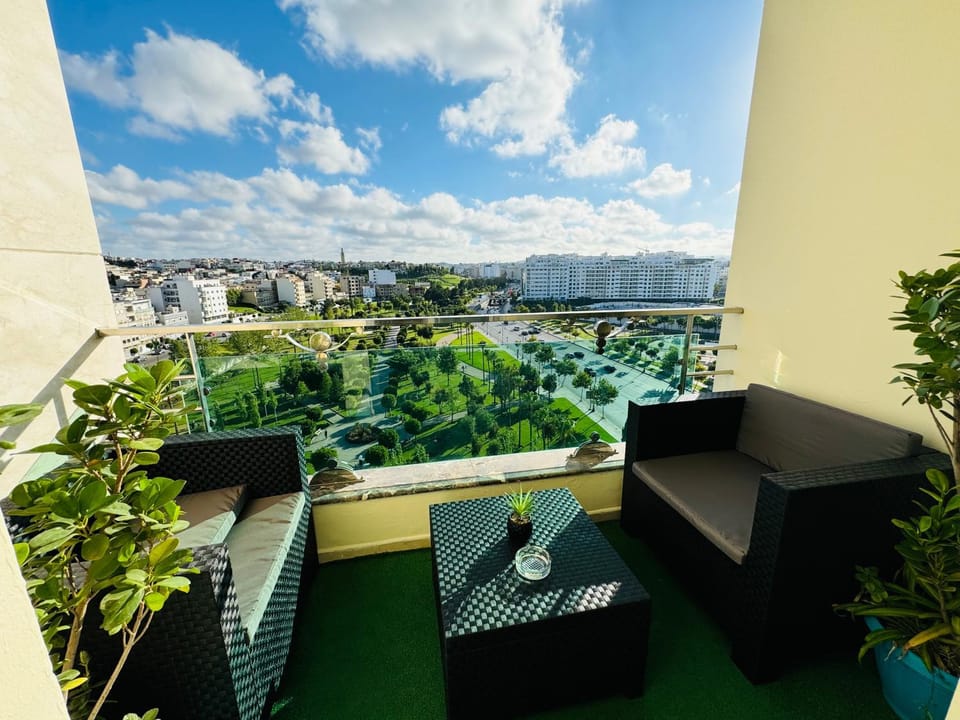 Patio, Day, Natural landscape, View (from property/room), Balcony/Terrace, City view