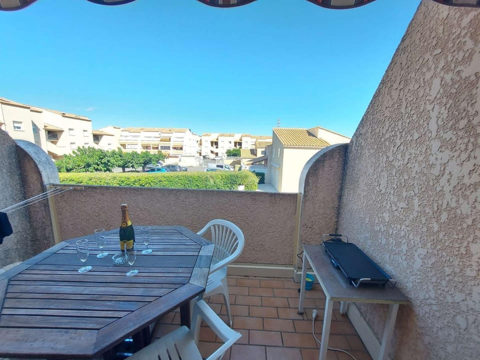 Studio cabine 4 pers, parking privé et piscine - FR-1-326-774 Cabin in Marseillan