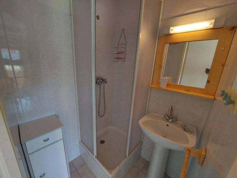 Studio cabine 4 pers, parking privé et piscine - FR-1-326-774 Cabin in Marseillan