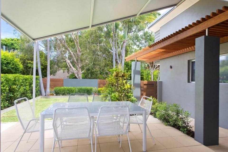 Property building, Patio, Garden